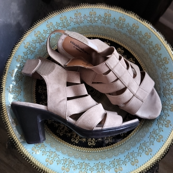 Shoes - Picture 2 of 5